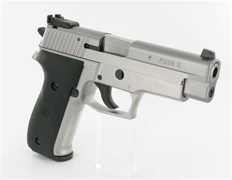 File:Pistole SIG Sauer P226 S.jpg