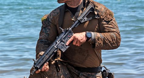 Marine Recon Units Get Short-Barrel Versions Of The H&K M27 Rifle