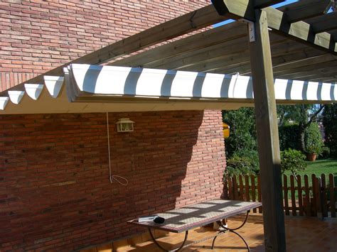 Toldos Campos: PÉRGOLA DE MADERA CON TOLDO CORREDERO...