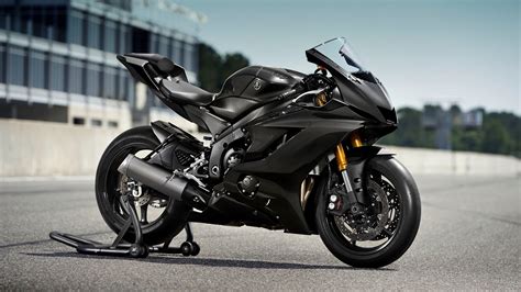 Motorrad Vergleich Suzuki GSX-R 1000 2005 vs. Yamaha R6 RACE 2023