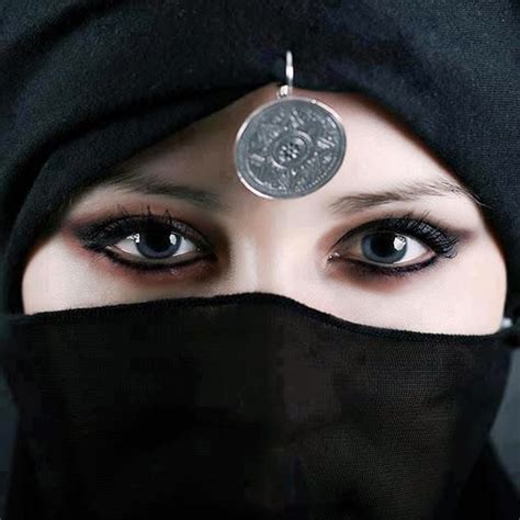 Beautiful Pictures Around The World: Very Beautiful Eyes of Hijab Ladies