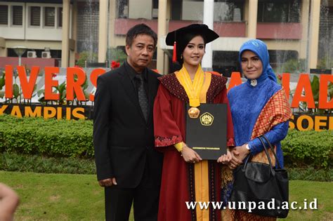 Wisuda Unpad Gelombang II Tahun Akademik 2014_2015 sesi 1-ilalang foto ...