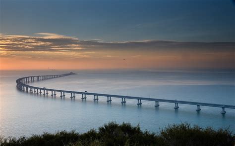 A 35-minute deserted road trip across the world's longest sea bridge