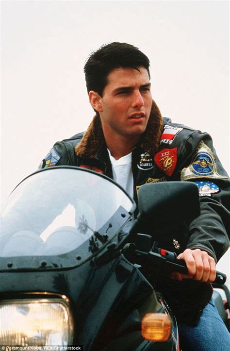 Tom Cruise rides motorcycle around airfield as Maverick in first ...