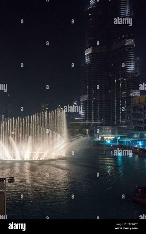 DUBAI, UAE - DECEMBER 25 2017: Dubai dancing fountain at night Stock ...