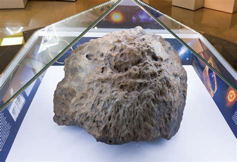 Mineral in Chelyabinsk meteorite reveals past collision