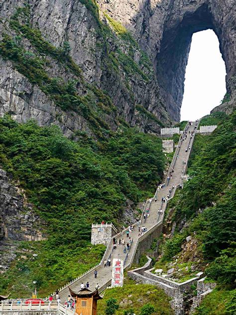 Porta do Paraíso, localizada na famosa Montanha Tianmen, na China ...