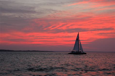 File:Red Sunset & Sailboat.JPG - Wikimedia Commons