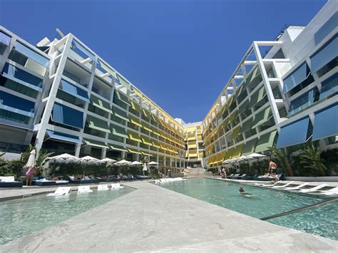 Review: W Ibiza hotel - party palace or peaceful paradise?