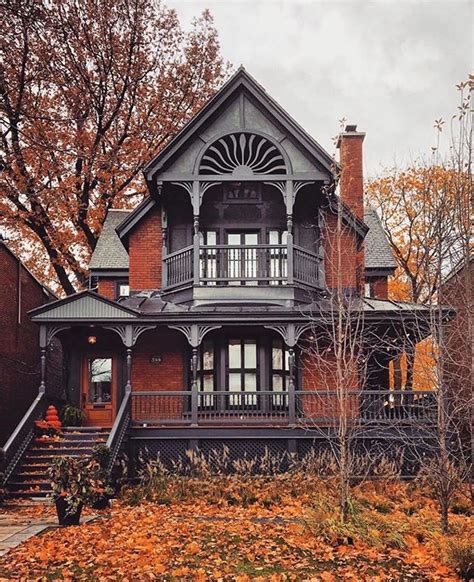 Victorian grandeur. #Repost @vanyavixen ・・・ #victorianhouses # ...