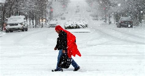 Epic blizzard with heavy snow begins to move up East Coast