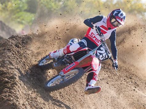 2018 Honda CRF250R vs. 2018 Honda CRF450R | Cycle World