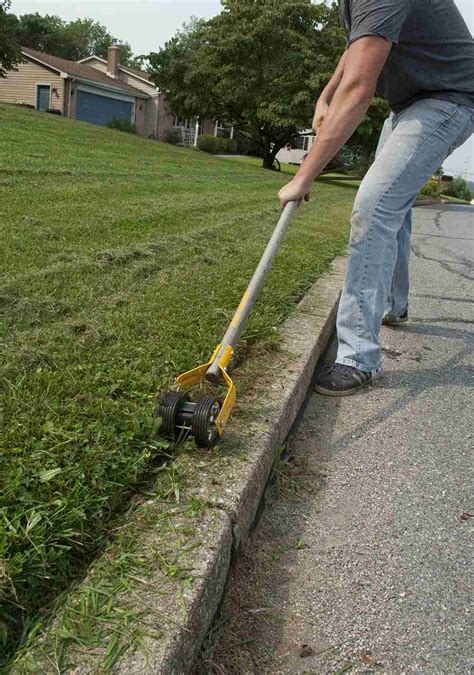 How to Edge a Lawn in 7 Simple Steps - The Lawn Mowing King