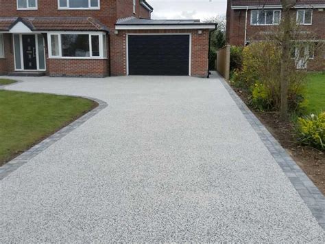 I like this grey resin drive | Resin driveway, Driveway design, Front ...