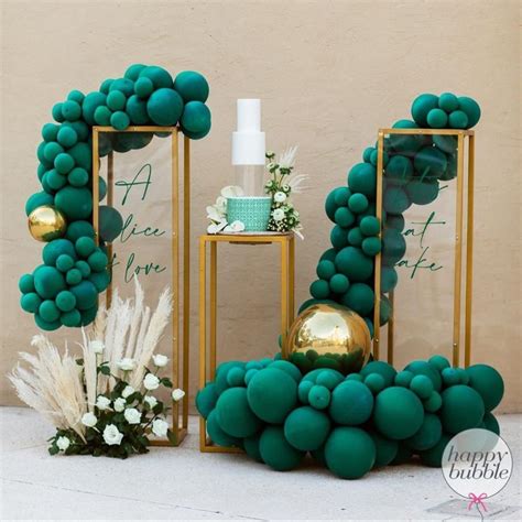 Amazing shade of green 💚 by @happybubbleballoons #theeventcollectivex # ...