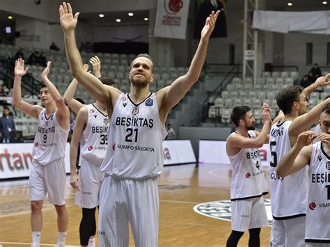 The Turkish players of Besiktas with a huge contribution in the victory ...