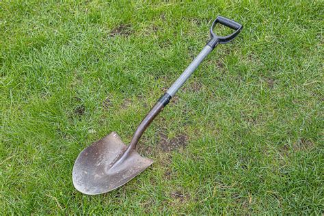 Essential gardening tools - Garden Tutor