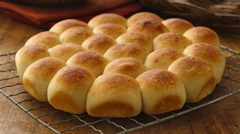 Homemade Pan Rolls recipe from Betty Crocker