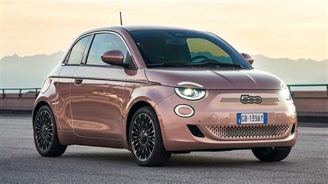 Fiat 500 elettrica 3+1, svelata la versione "con una porta in più": le foto