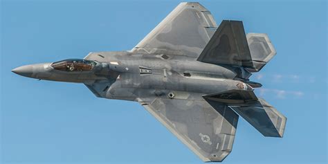 F-22 Raptor fighter jet soars through the air in crazy up-close photos ...