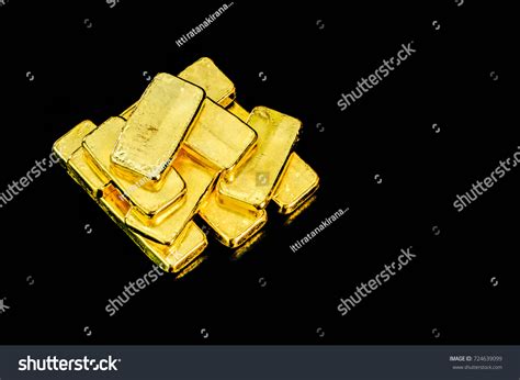 Close Pure Gold Bar Ingot Put Stock Photo 724639099 | Shutterstock