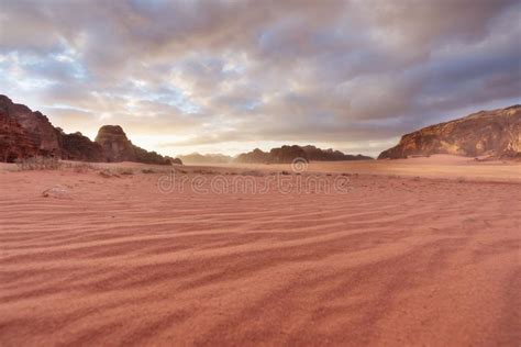 Wadi Rum sunrise stock image. Image of sunrise, travel - 11870483