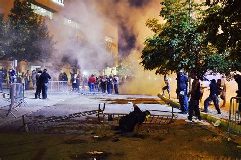 Protesters Throw Rocks at Police Horses Outside Trump Rally in ...