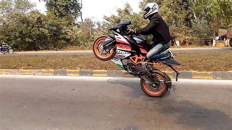 2017 stunt New KTM RC 200 Amazing STUNT 2017 - YouTube