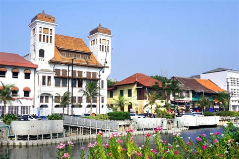 Kota Tua Jakarta Petualangan ke Masa Lalu di Tengah Kota - Rainbow Rent Car