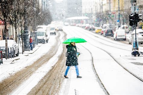 Snow throws downtown Budapest into a flurry – see these fantastic photos!