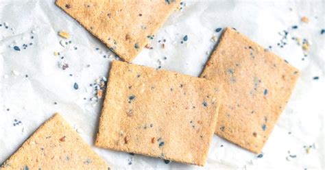 10 Best Healthy Crackers To Buy In 2021, From Nutrition Experts