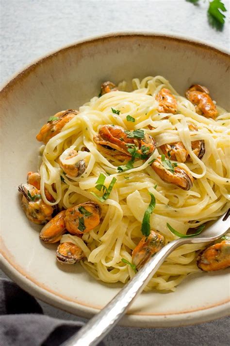 Mussels Pasta In A Creamy Garlic Sauce is a quick, flavorful and ...