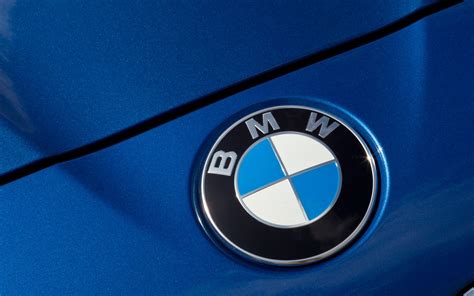 BMW Emblem - 2013 M5 | Bmw, Bmw m5, Bmw logo