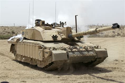 File:Challenger 2 Main Battle Tank patrolling outside Basra, Iraq MOD ...