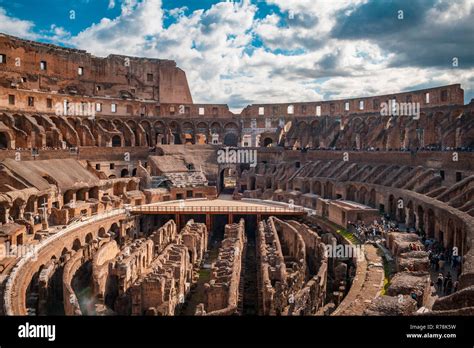 Interno del Colosseo Anfiteatro Flavio o Anfiteatro Flavio, Colosseo ...