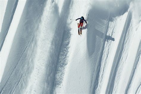 Video: Young Woman Skis Lines and Makes Waves - The New York Times