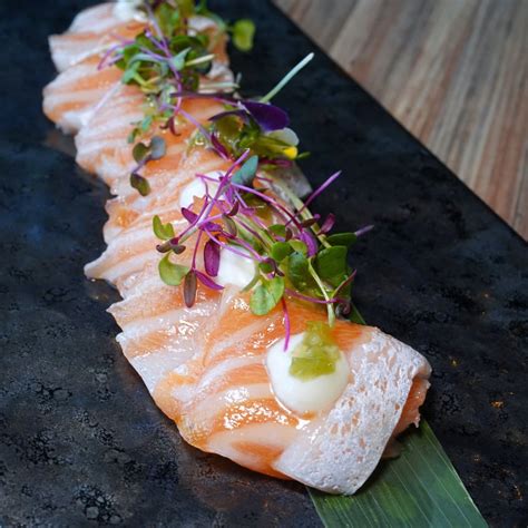 Salmon Belly Sashimi with Truffle Cream : sushi