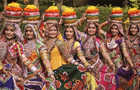 Garba-Folk dance of Gujarat, West India | Traditional attire, Navratri ...