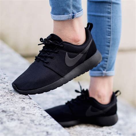 NIKE WMNS Roshe One Black | SOLETOPIA