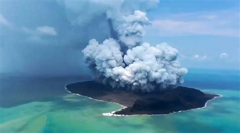 Tonga volcano update: Volcanic eruption triggers tsunami warnings in ...