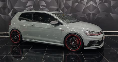 Volkswagen Golf GTI - Grey Gloss wrap | WrapStyle