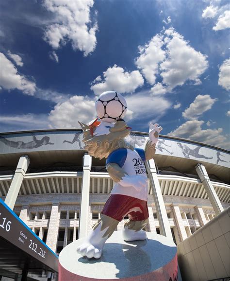 Official Mascot of the 2018 FIFA World Cup in Russia-- Wolf Zabivaka ...