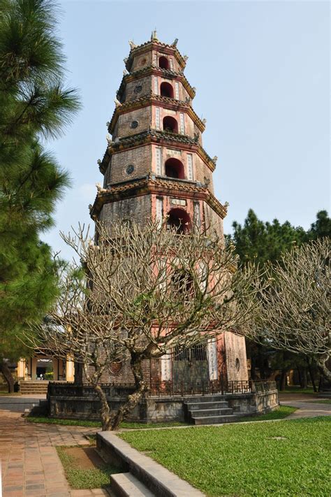 Photo: Pagode de la Dame Céleste - Hué - Vietnam | Hue vietnam, Vietnam ...