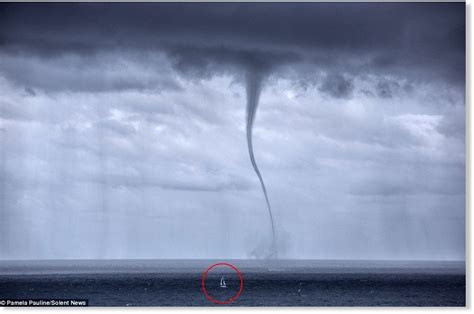 Giant 1,000ft waterspout photographed near Sydney, Australia -- Earth ...