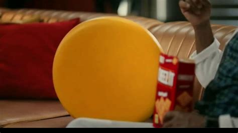 Cheez-It TV Commercial, 'Who's Winning the Cheez-It Bowl?' - iSpot.tv