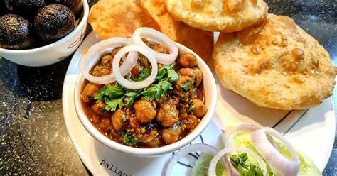 Punjabi Chole Bhature Recipe by Pallavi Som Chatterjee - Cookpad