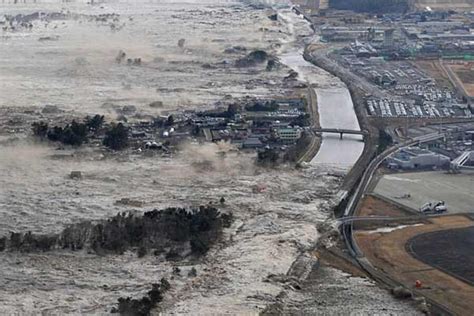 Japan earthquake: Eyewitness accounts capture Japan's tsunami after ...