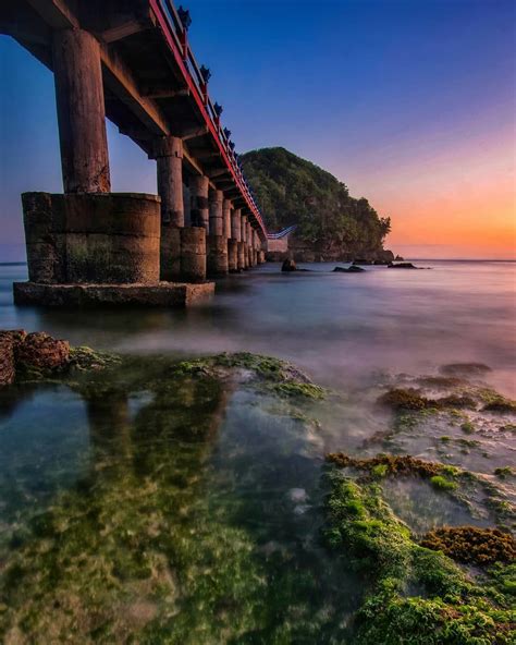 Cantik! Ini 10 Potret Keindahan Pantai Balekambang Malang