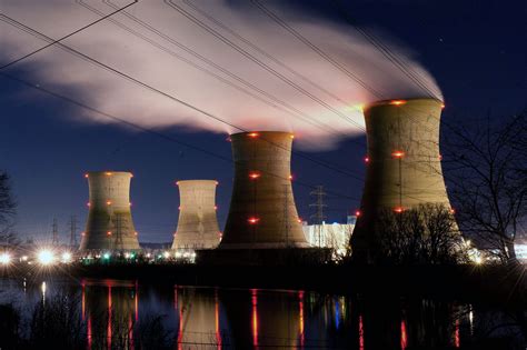 Nuclear plant safety reports show wildly varying results - CBS News