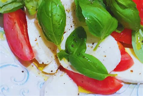 Italian tomato, mozzarella and basil salad | Insalata Caprese | What is ...